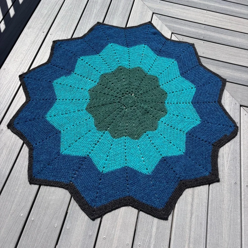 Starburst Crochet Round Blanket in Forest Green, Teal & Deep Blue